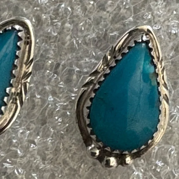 Exquisite Teardrop Kingman Turquoise Sterling Silver Stud Earrings - Picture 10 of 10